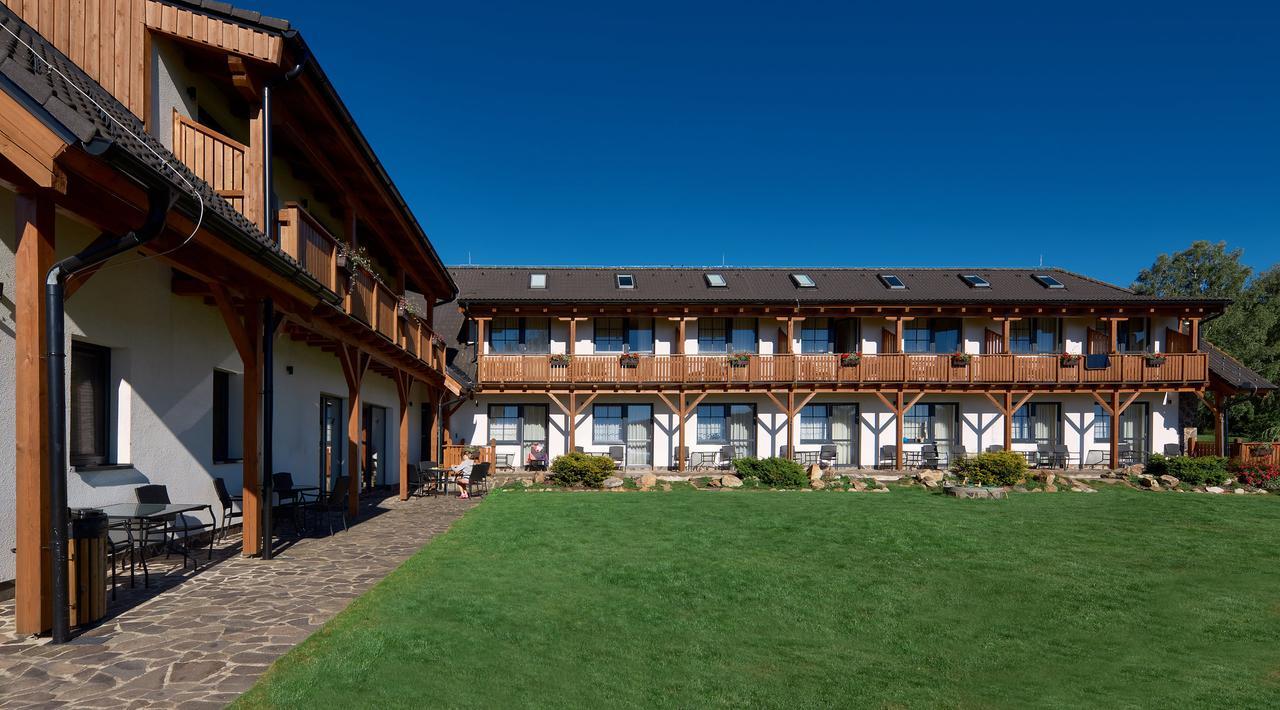 Jbx Resort Hotel Albatros Přední Výtoň Exteriör bild