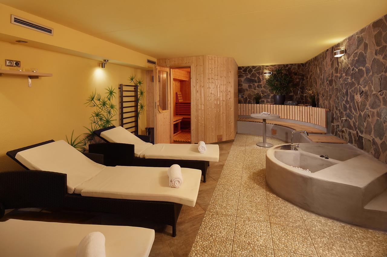Jbx Resort Hotel Albatros Přední Výtoň Exteriör bild